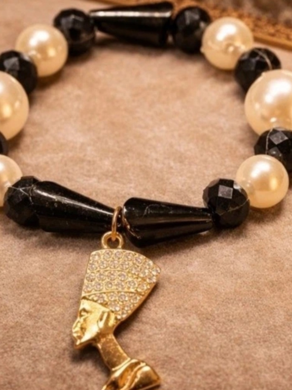 Gold Nefertiti Charm Pearl and Black Beaded Bracelet Stretch